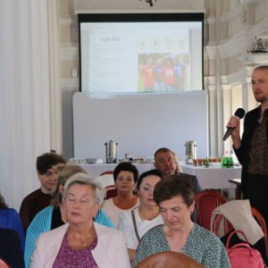 Uczestnicy spotkania z kadra kierowniczą środowiskowych domów samopomocy