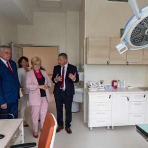 Uczestnicy otwarcia SORu w szpitalu MSWiA