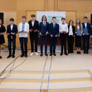 Uczestnicy gali laureatów konkursów przedmiotowych
