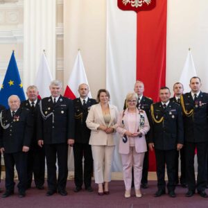 Uczestnicy uroczystości strażackich