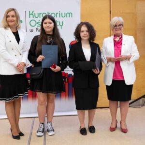 Uczestnicy gali laureatów konkursów przedmiotowych