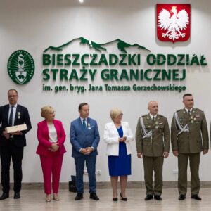 Uczestnicy uroczystości przekazania obowiązków komendantowi Straży Granicznej