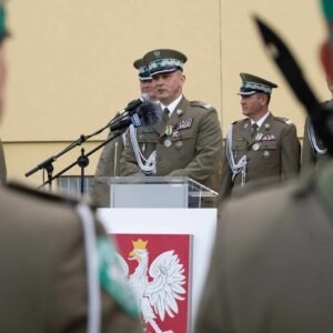 Uczestnicy uroczystości przekazania obowiązków komendantowi Straży Granicznej