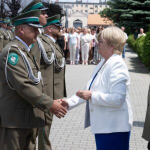 Uczestnicy uroczystości przekazania obowiązków komendantowi Straży Granicznej