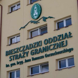 Uczestnicy uroczystości przekazania obowiązków komendantowi Straży Granicznej