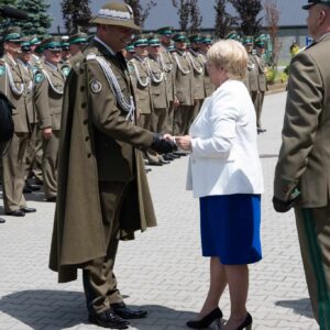 Uczestnicy uroczystości przekazania obowiązków komendantowi Straży Granicznej