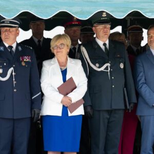 Uczestnicy uroczystości przekazania obowiązków komendantowi Straży Granicznej