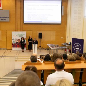 Uczestnicy gali laureatów konkursów przedmiotowych