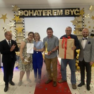 Uczestnicy gali filmowej podsumowującej konkurs dla środowiskowych domów samopomocy