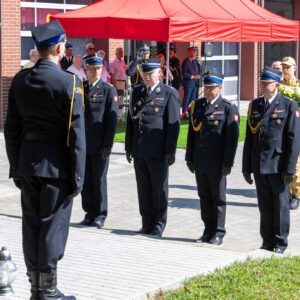 Uczestnicy uroczystej zbiórki strażackiej