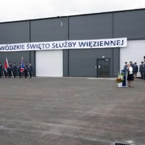 Uczestnicy uroczystości z okazji wojewódzkiego święta służby więziennej