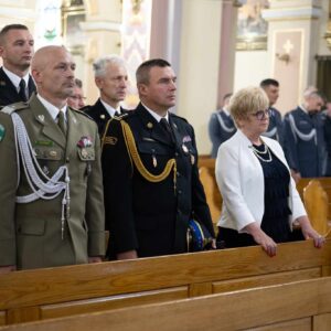Uczestnicy uroczystości z okazji wojewódzkiego święta służby więzienne