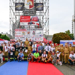 Uczestnicy zawodów strażackich