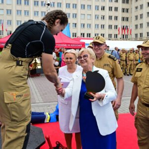 Uczestnicy zawodów strażackich