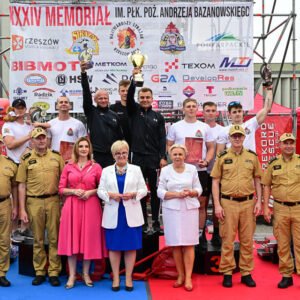 Uczestnicy zawodów strażackich
