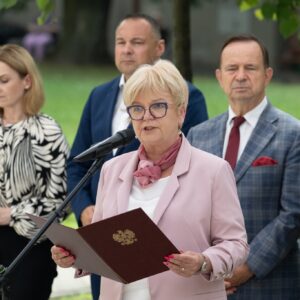 Uczestnicy otwarcia Jarosławskiego Centrum Zdrowia Psychicznego