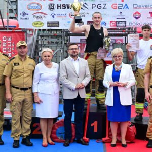 Uczestnicy zawodów strażackich