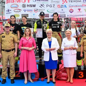 Uczestnicy zawodów strażackich