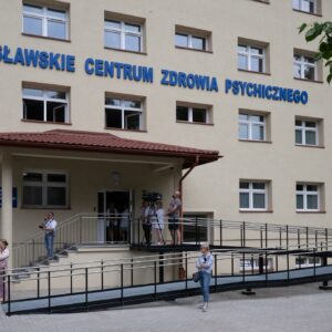 Uczestnicy otwarcia Jarosławskiego Centrum Zdrowia Psychicznego