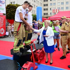 Uczestnicy zawodów strażackich