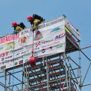 Uczestnicy zawodów strażackich