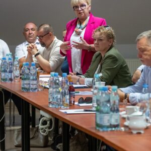 Uczestnicy wyjazdowego posiedzenia komisji sejmowej