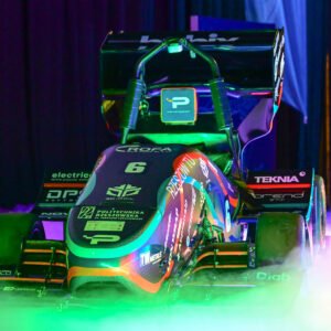 Studenckie Koło Naukowe PRz Racing Team działające na Politechnice Rzeszowskiej zaprezentowało swoją najnowszą konstrukcję. To elektryczny bolid PMT-06E.