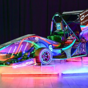 Studenckie Koło Naukowe PRz Racing Team działające na Politechnice Rzeszowskiej zaprezentowało swoją najnowszą konstrukcję. To elektryczny bolid PMT-06E.