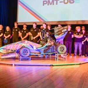 Studenckie Koło Naukowe PRz Racing Team działające na Politechnice Rzeszowskiej zaprezentowało swoją najnowszą konstrukcję. To elektryczny bolid PMT-06E.