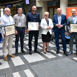 Studenckie Koło Naukowe PRz Racing Team działające na Politechnice Rzeszowskiej zaprezentowało swoją najnowszą konstrukcję. To elektryczny bolid PMT-06E.