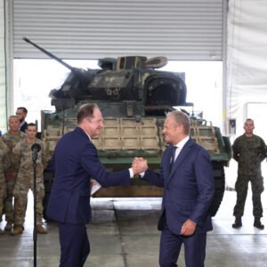 Szef rządu i ambasador USA w Polsce spotkali się w Jasionce z polskimi oraz amerykańskimi żołnierzami.