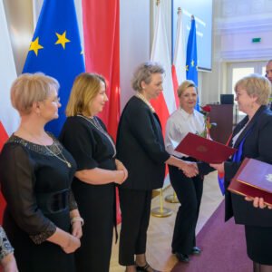 Uczestnicy uroczystości z okazji święta służb społecznych