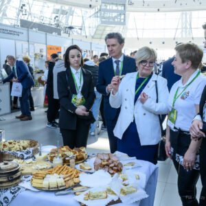 Teresa Kubas-Hul, Wojewoda Podkarpacki na jednym ze stoisk degustacyjnych.