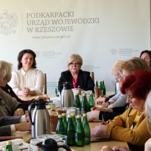 Uczestnicy spotkania zespołu ekspertów do spraw polityki senioralnej