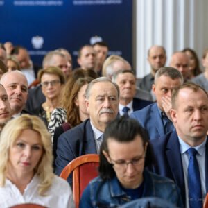 Uczestnicy spotkania w PUW na temat finansowania samorządowych projektów w zakresie klimatu i środowiska.