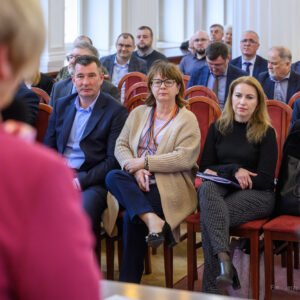 Uczestnicy spotkania dotyczącego obrony cywilnej