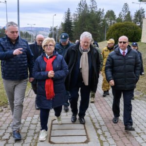 Na granicy. od lewej idący: Tomasz Lorenc II Wicewojewoda Podkarpacki, Teresa Kubas-Hul, Wojewoda Podkarpacki, Czesław Siekierski, Minister Rolnictwa i Rozwoju Wsi oraz poseł Adam Dziedzic.