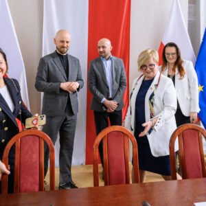Uczestnicy spotkania w PUW na temat finansowania samorządowych projektów w zakresie klimatu i środowiska.