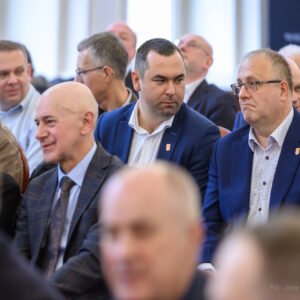 Uczestnicy spotkania dotyczącego obrony cywilnej