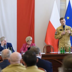 Uczestnicy spotkania dotyczącego obrony cywilnej