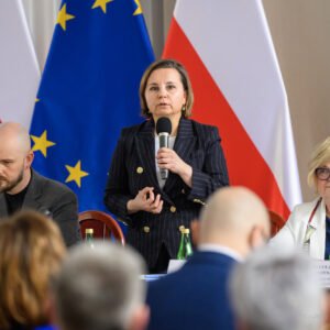 Urszula Zielińska, Sekretarz Stanu w Ministerstwie Klimatu i Środowiska podczas potkania w PUW, poświęconego tematowi finansowania samorządowych projektów w zakresie klimatu i środowiska.