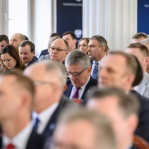 Uczestnicy spotkania w PUW na temat finansowania samorządowych projektów w zakresie klimatu i środowiska.
