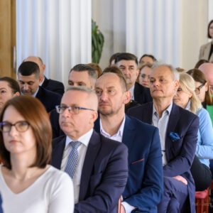Uczestnicy spotkania w PUW na temat finansowania samorządowych projektów w zakresie klimatu i środowiska.