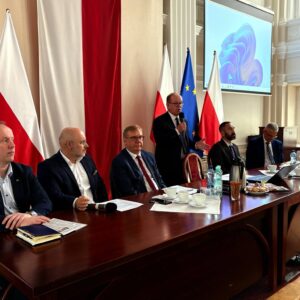 Uczestnicy narady w sali kolumnowej Podkarpackiego Urzędu Wojewódzkiego w Rzeszowie