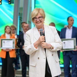 Zdjęcie przedstawia uczestników galu finałowej "Fundusz sołecki - najlepsza inicjatywa"
