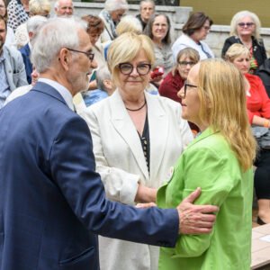Zdjęcie przedstawia uczestników galu finałowej "Fundusz sołecki - najlepsza inicjatywa"